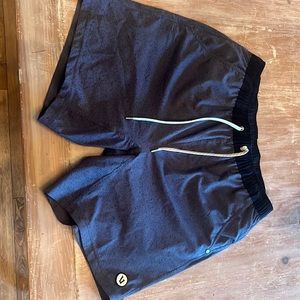 Vuori Shorts